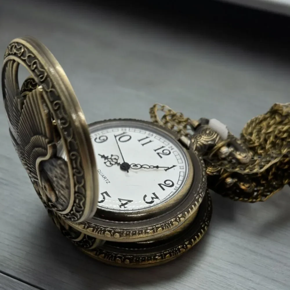 Flying Eagle Pocket Watch Antique Bronze Quartz Chain Engraved Bird Vintage Gift